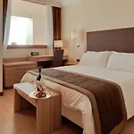 Nyala 4*